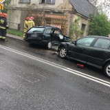 Wypadek w Gołkowicach. Osobówki zderzyły się przy kościele 