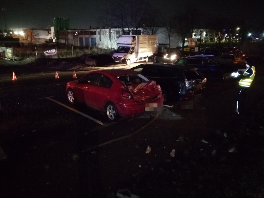 Wypadek na Jaworzyńskiej w Legnicy. Audi skasowało sześć innych aut [NOWE ZDJĘCIA] 