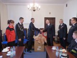 Strażacy z OSP Lubliniec wyróżnieni i odznaczeni na 100-lecie niepodległości. A druhowie uzbierali i przekazali 149 pluszaków ZDJĘCIA