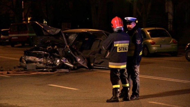 Groźny wypadek na ulicy Wojska Polskiego

Do groźnie wyglądającego wypadku na ulicy Wojska Polskiego, doszło w poniedziałek po godzinie 20 w Puławach.