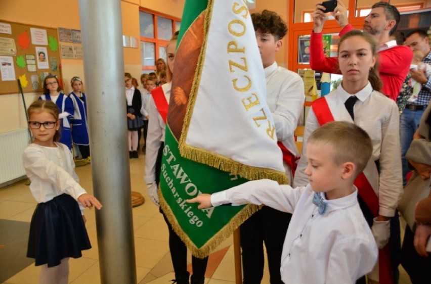 Szkoła Podstawowa w Stróżewie uroczyście przyjęła pierwszoklasistów do grona uczniów (ZDJĘCIA)