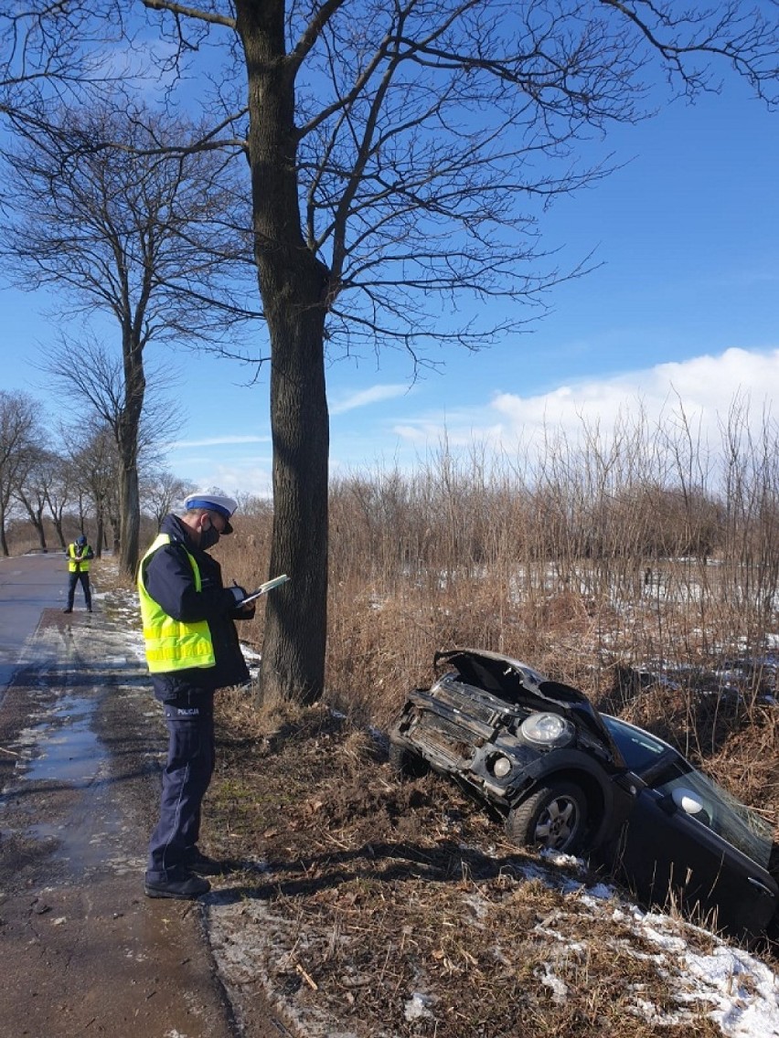Powiat nowodworski: wypadek spowodowany przez nietrzeźwego kierowcę. To był trudny weekend na drogach.