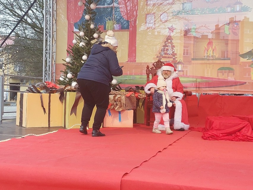 Mikołaj przybył na ostrowiecki rynek. Sprawdziliśmy czy jest prawdziwy. Zobaczcie zdjęcia