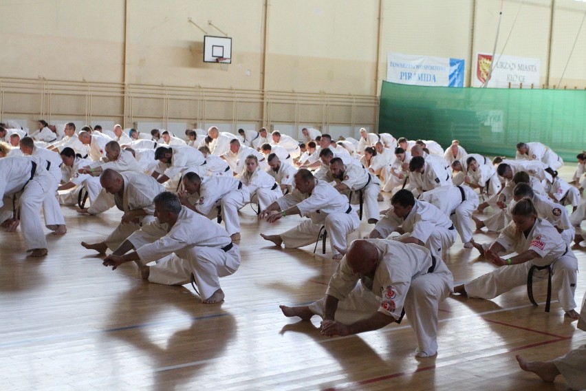 W obozie uczestniczy blisko 200 karateków z całego kraju, w...