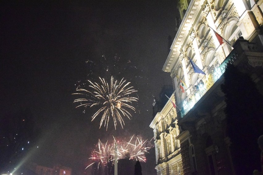 Powitanie Nowego Roku w Bielsku-Białej. Ostatni taki pokaz fajerwerków [ZDJĘCIA, WIDEO]