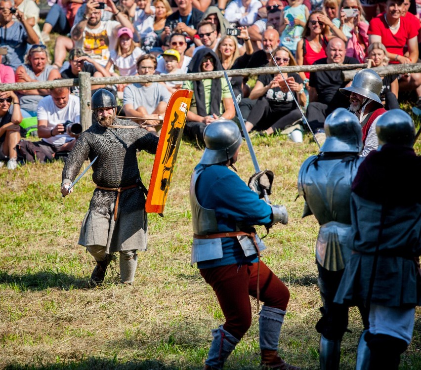 Pokazali rekonstrukcję Bitwy pod Świecinem. W gminie Krokowa historyczne widowisko i żywa lekcja lokalnej historii | ZDJĘCIA, WIDEO