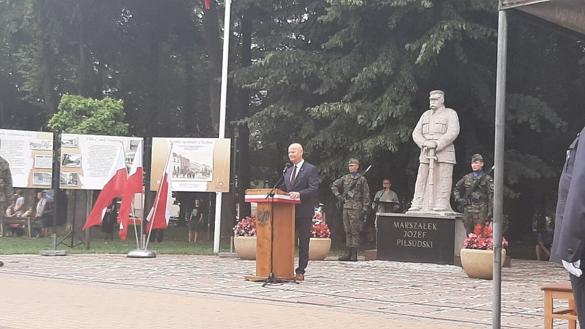 Święto Wojska Polskiego w Grójcu. Odbył się uroczysty apel i złożenie kwiatów. Zobacz zdjęcia 