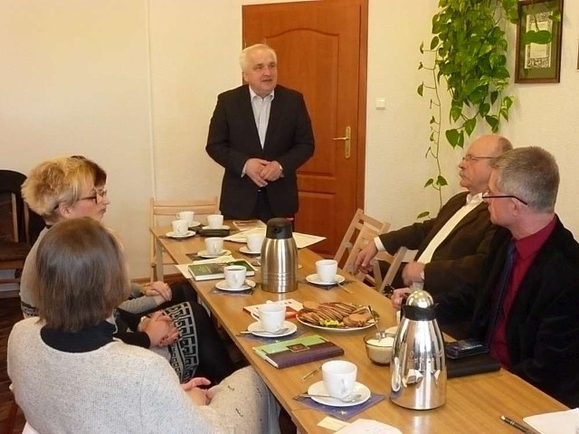 Roman Grewling opowiadał o pomyśle podczas spotkania w bibliotece