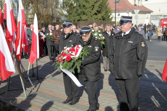 Uroczystości przed pomnikiem Marszałka Józefa Piłsudskiego w Tarnobrzegu