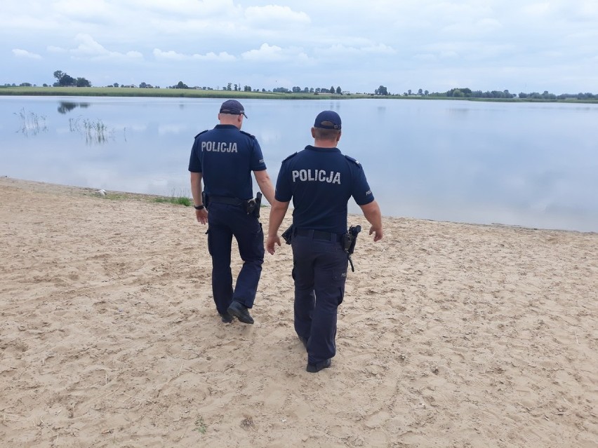 Policjanci z Aleksandrowa Kujawskiego kontrolują kąpieliska w powiecie [zdjęcia]