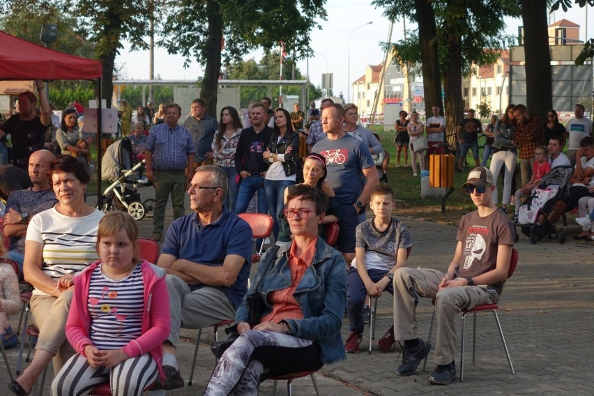 Leszno. Wakacyjni - koncert przypadł publiczności do gustu! "Qlturka w Parku" w Lipnie na pożegnanie lata [ZDJĘCIA I WIDEO]