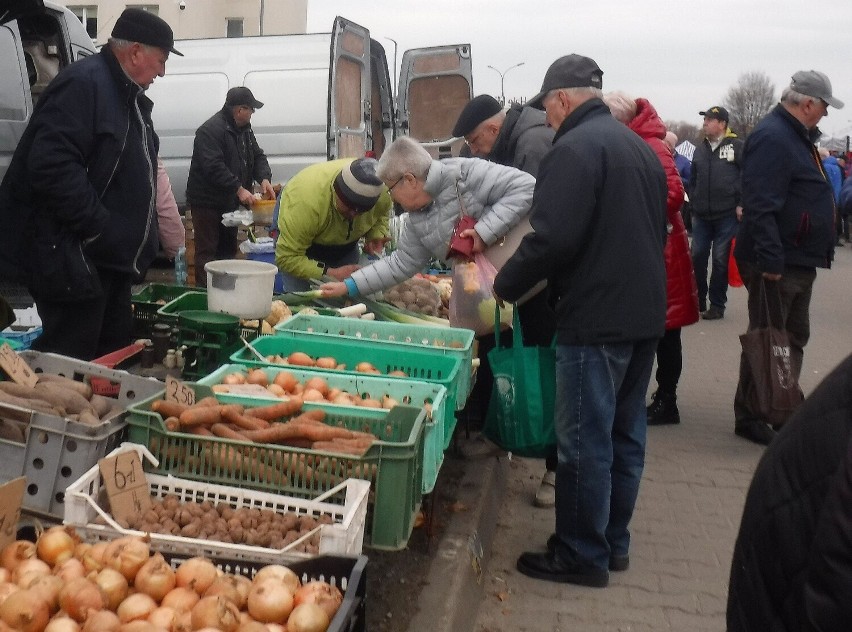 Czwartkowe zakupy na targowisku Korej cieszą się zawsze...