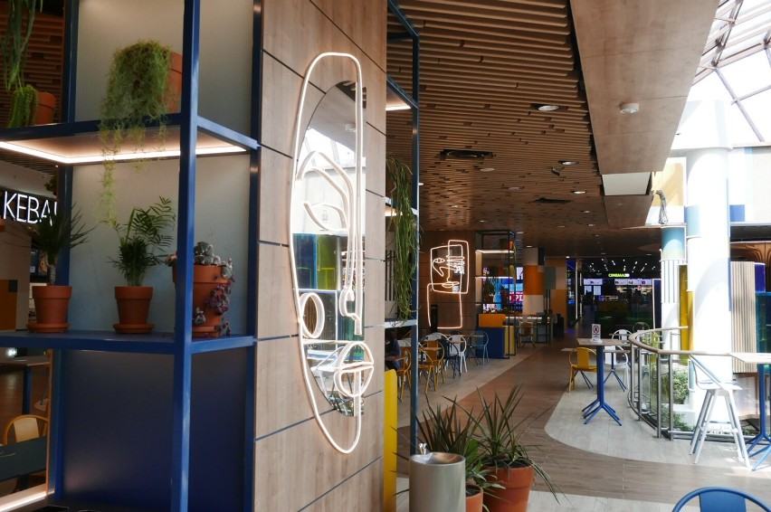 Odświeżony food court w Atrium Reduta. Pięć nowych konceptów gastronomicznych, zróżnicowane menu i przepełnione zielenią otoczenie