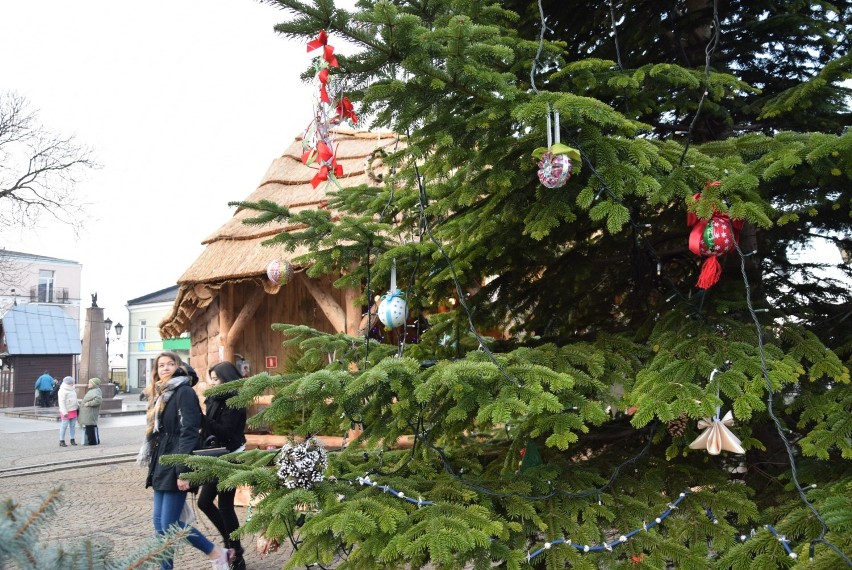 Chełm. Rozpoczął się świąteczny jarmark, zobacz jak się prezentuje Plac Łuczkowskiego 