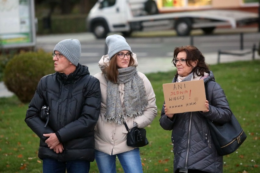 Legnica: "Ani jednej więcej" pod takim hasłem protestowano na pl. Słowiańskim