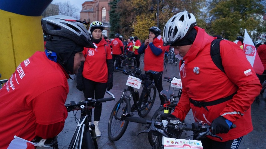 XI Bydgoski Rowerowy Rajd Niepodległości. Ponad 400 uczestników na trasie! [zdjęcia, wideo]