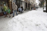 Pamiętacie taką zimę w Lesznie? Zobaczcie jak kilkanaście lat temu zasypało miasto