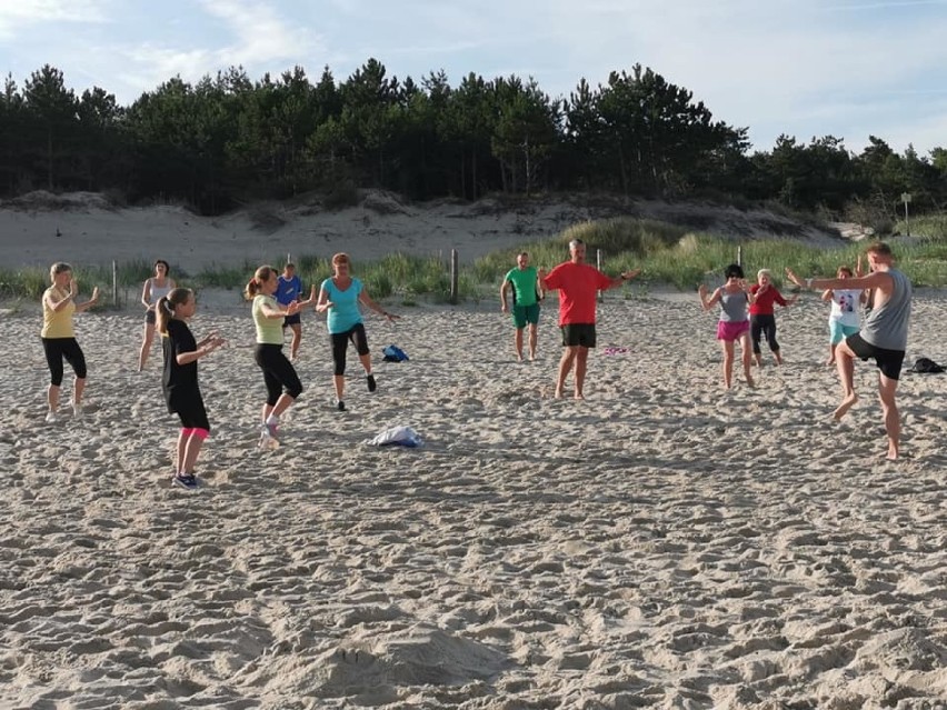 Letni Fitness na plaży w Dąbkach. Zaproszenie [ZDJĘCIA]