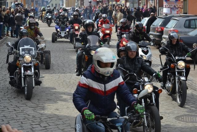 Rozpoczęcie sezonu motocyklowego. Najpierw modlitwa i święcenie, a później parada ulicami Bytowa