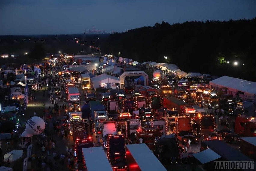 Pokaz oświetlenia na Master Truck Show w Polskiej Nowej Wsi.