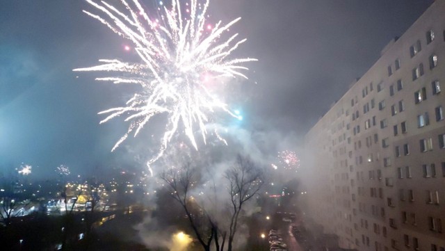 Piękne fajerwerki nad Radomiem widziane z Ustronia.