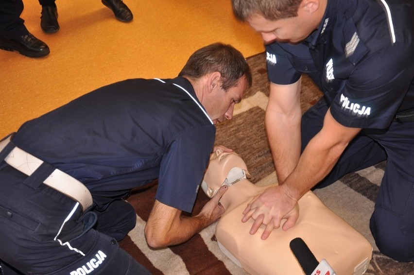 Szkolenia z kwalifikowanej pierwszej pomocy dla policjantów z Warmii i Mazur