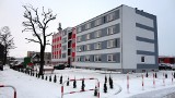 Gniezno: Lokatorzy dostali klucze. W dawnym hotelu robotniczym przy ul. Poznańskiej jest 35 mieszkań