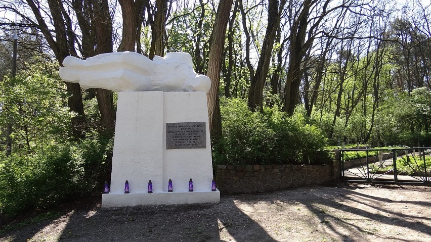 Bydgoszcz pamięta o więźniach spoczywających na cmentarzu w Smukale [zdjęcia, wideo] 
