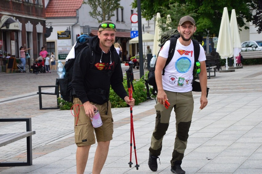 Tomasz (z lewej) i Karol  idą z Zakopanego na Hel, żeby...