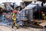 Groźny pożar na bazarze w Kostrzynie. Spaliły się stoiska z towarem