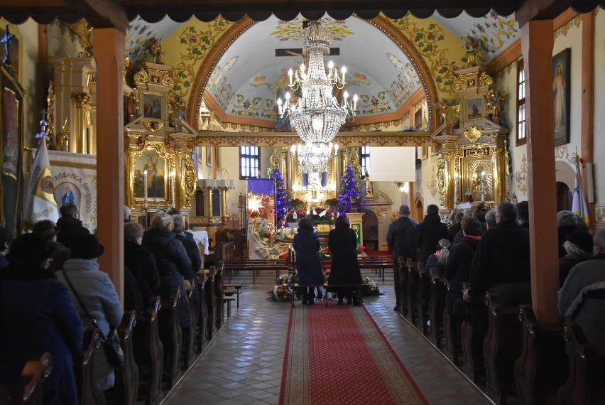 Pogrzeb w kościele pod wezwaniem św. Andrzeja Apostoła w...