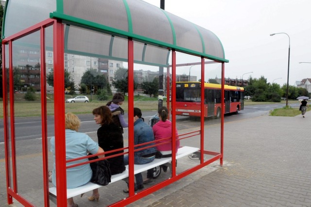 Usiąść jest gdzie, ale sprawdzić godzinę odjazdu autobusu już nie można