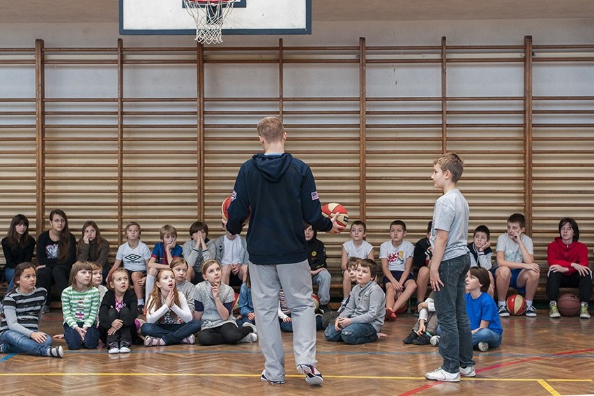 Fundacja Marcina Gortata promuje koszykówkę w Łodzi
