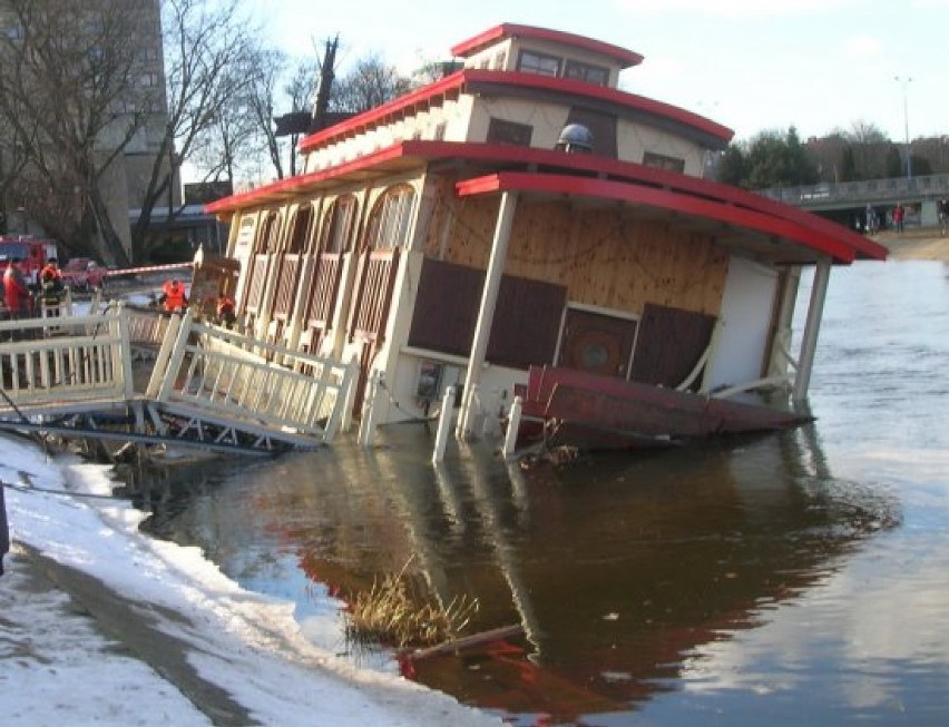 Spoza miasta: Statek – restauracja zatonął w Pile