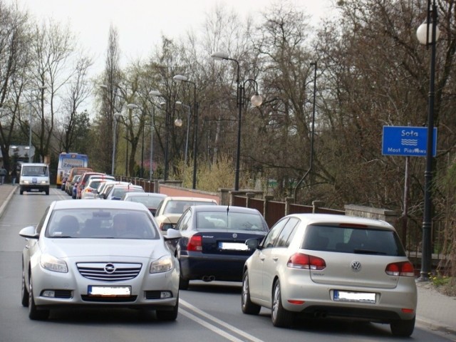 Kierowcy mogą spodziewać się dzisiaj utrudnień na drogach w centrum Oświęcimia w związku z remontem mostu Piastowskiego