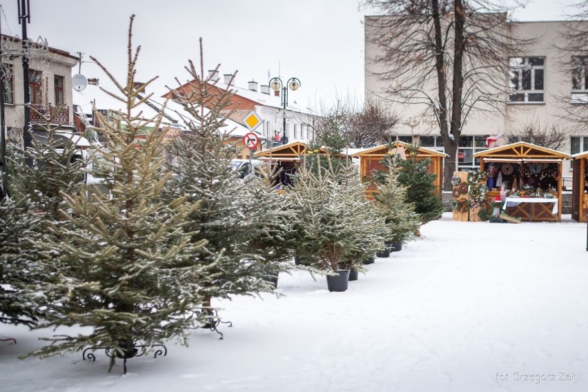 Kiermasz Bożonarodzeniowy w Kraśniku. Sprawdź co możesz kupić przed świętami na kraśnickim rynku (ZDJĘCIA)