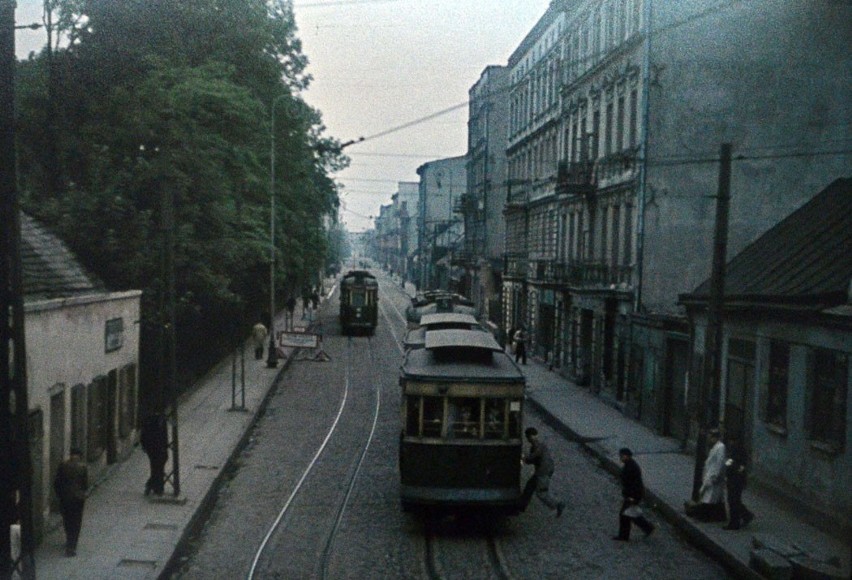 Stare tramwaje w Łodzi z lat 40. XX w. na kolorowych...