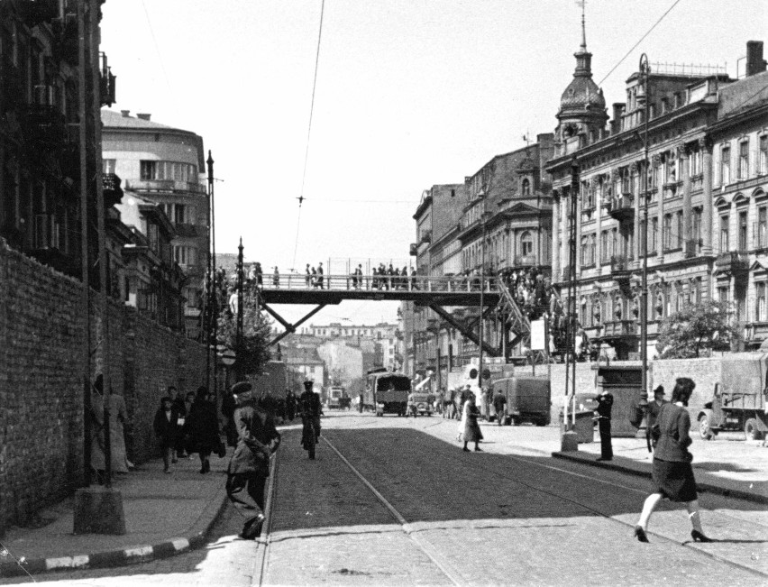 Getto Warszawskie. W 1940 roku powstała "żydowska dzielnica". Największe getto w okupowanej Europie