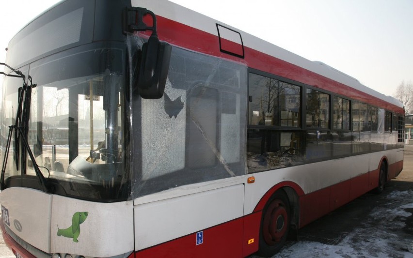 Ostrzelany autobus w Sosnowcu [WIDEO z monitoringu]. Jedną osobę zatrzymano