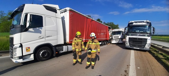 Wypadki na A4. Tiry zablokowały drogę. Są olbrzymie utrudnienia na wysokości Chojnowa