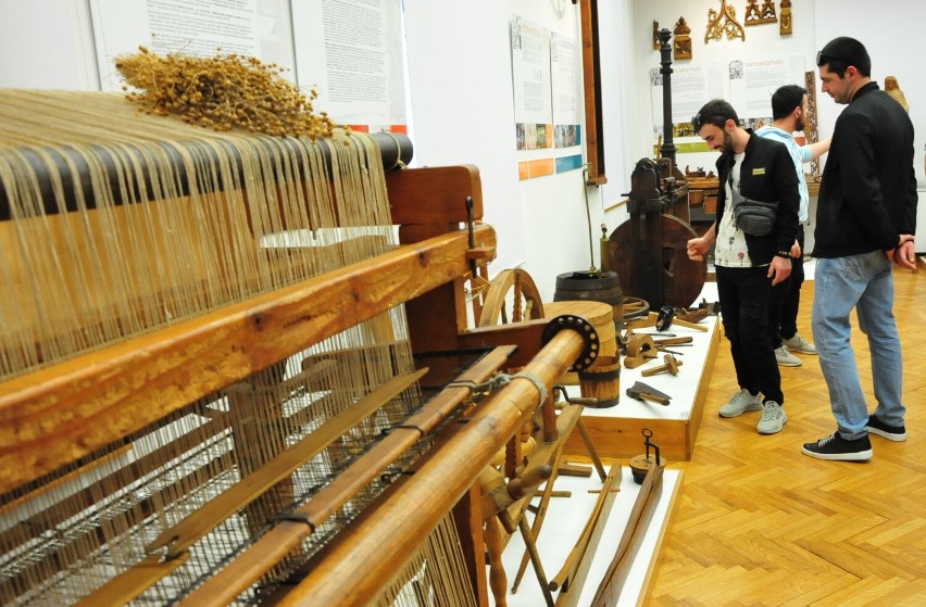 Noc Muzeów w Krośnie i jej atrakcje przyciągnęły tysiące zwiedzających. Muzea i galerie tętniły życiem do późnego wieczora [ZDJĘCIA]