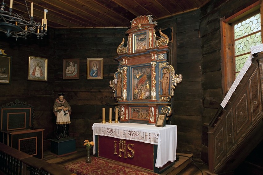 Barokowy ołtarz z przedstawieniem męczeństwa św. Katarzyny