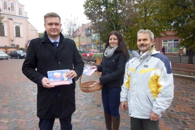 Marcin Porzucek w Chodzieży rozdawał ulotki i zabiegał o głosy