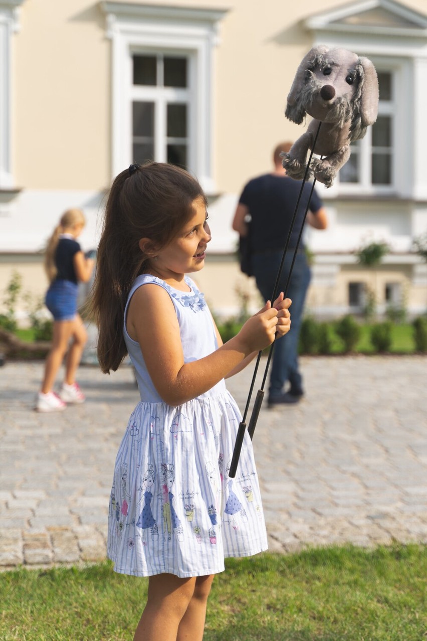 Podlaskie zasilane kulturą. Objazdowe przedstawienie przyciągnęło tłumy [zdjęcia]