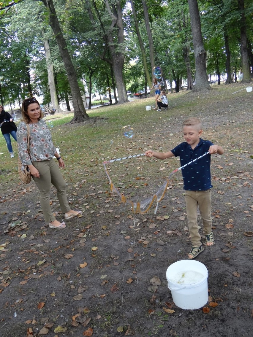 Bańkowa sobota w wieluńskim parku [ZDJĘCIA, FILM]