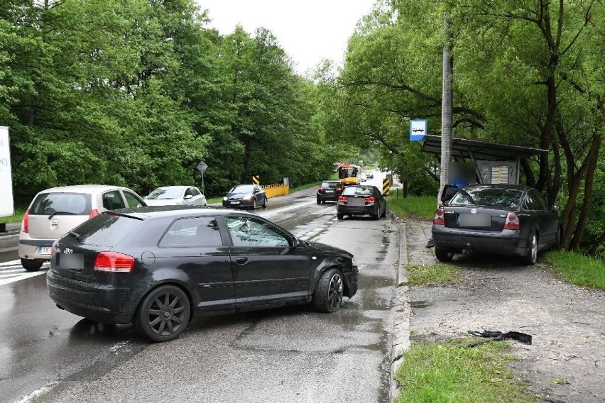 Kobieta ranna w wypadku na skrzyżowaniu w Kielcach [ZDJĘCIA]