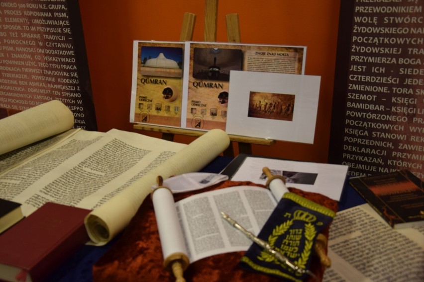 Biblia w roli głównej. Oryginalna wystawa i koncert gospel w Ratuszu w Zduńskiej Woli