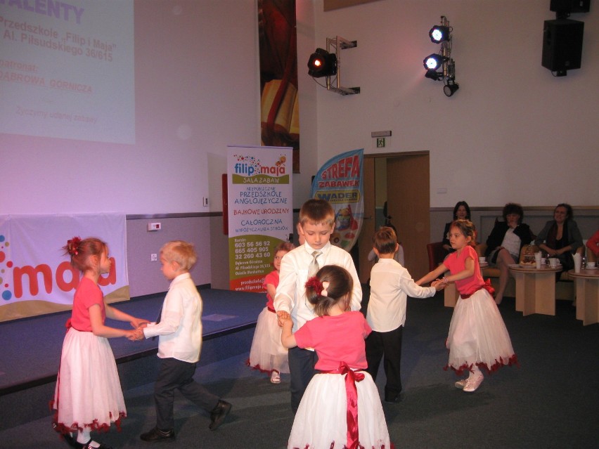 Przedszkolaki pokazały na scenie, że potrafią tańczyć,...