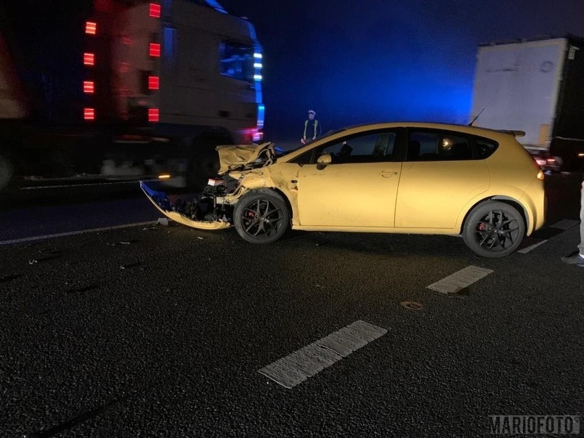 Wypadek na obwodnicy Opola. W środę rano seat najpierw uderzył w jelenia, a potem w audi