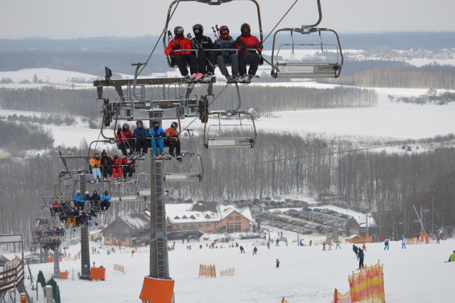 Tłumy na górze Kamieńsk koło Bełchatowa, weekend, 12-14 lutego 2021